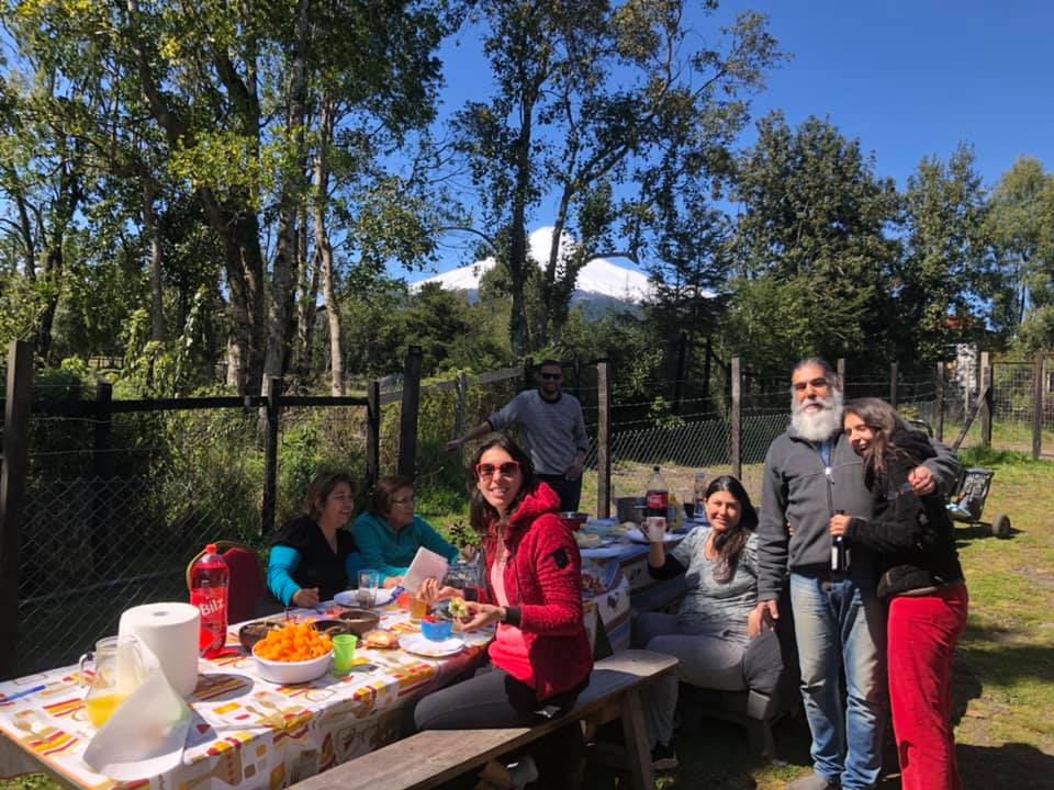 Familias y amigos disfrutando
